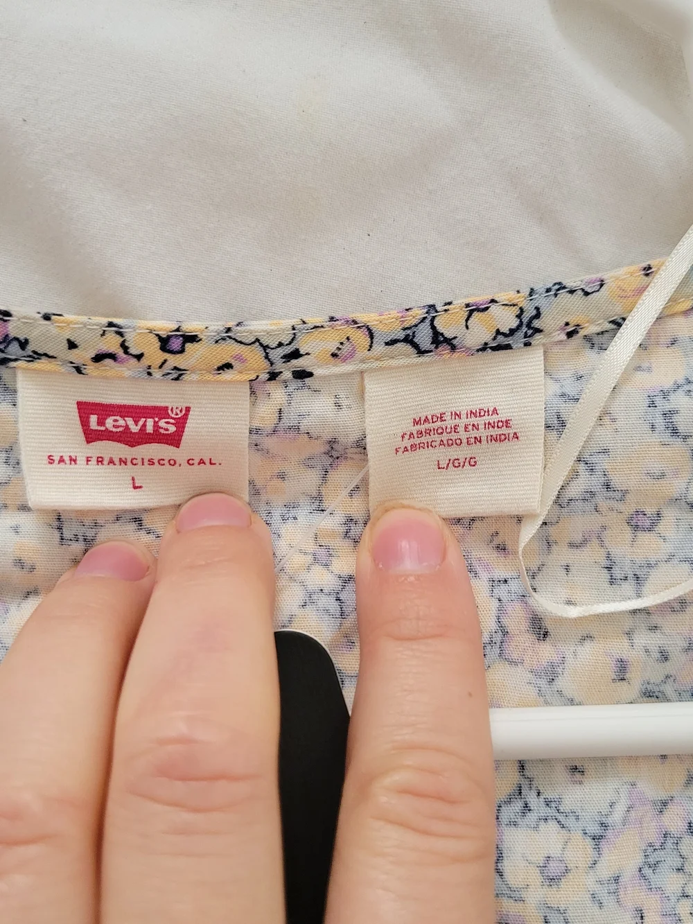 Levi's Cream Floral Puff-Sleeve Button Blouse Size Large - Picture 2 of 7